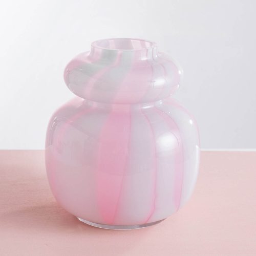 Iso korkea maljakko hattararaita